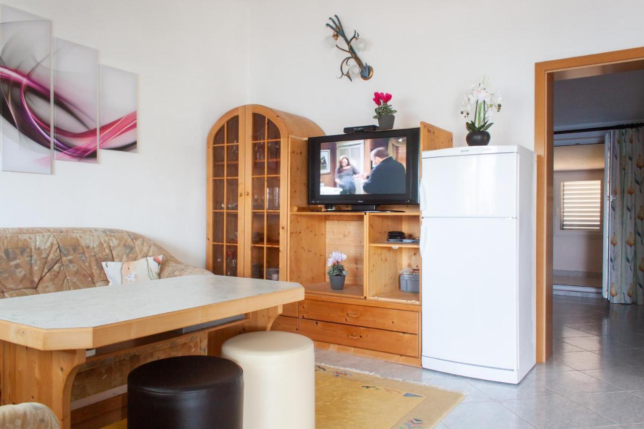Marcel Apartment Mit Meerblick Trogir Exteriör bild